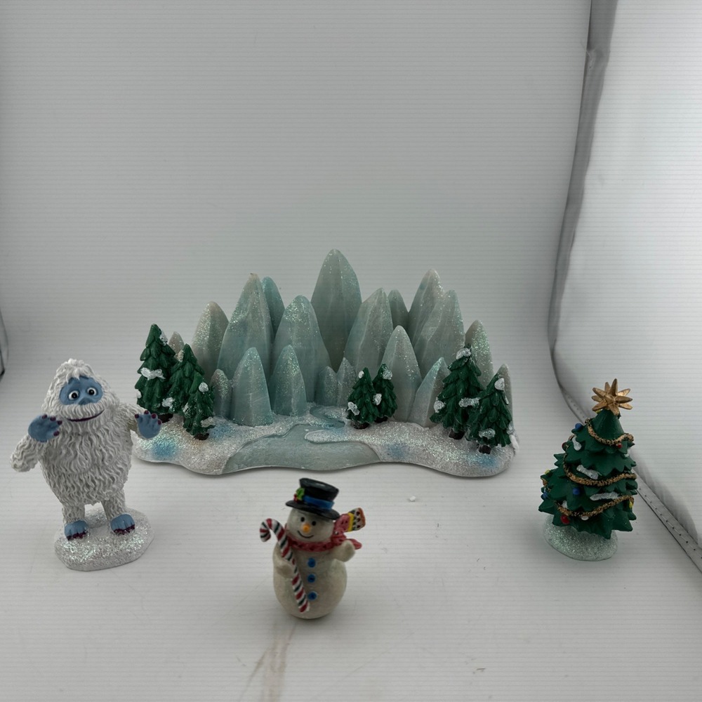 Dept 56 Rudolph Lighting the Christmas Star 4036673 Figurine Set